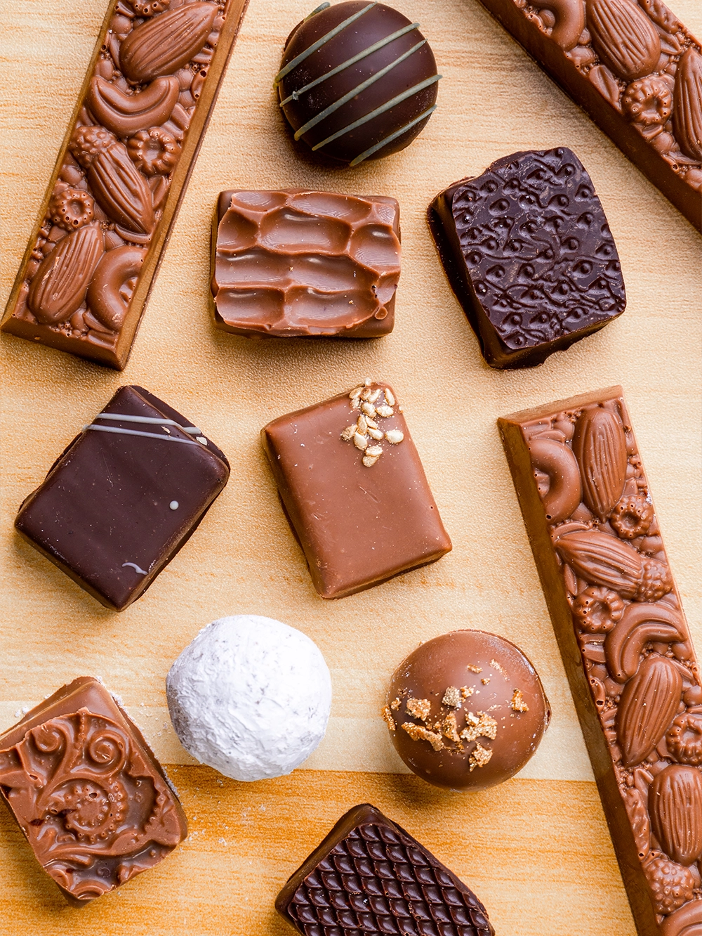 Chocolate Hazelnut, Almond Praline w Sesame Nougatine milk